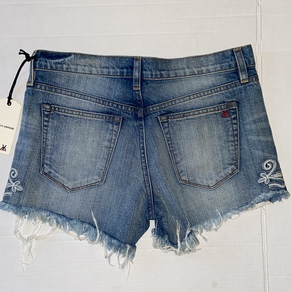 Miss Me Vintage | Embroidered floral Shorts Size 26 - Picture 7 of 8